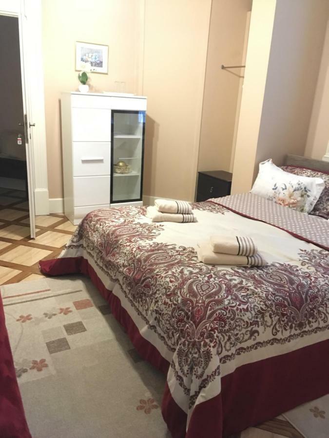 Casa Iulia Hotell Haţeg Exteriör bild